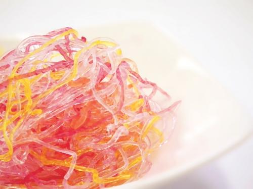 プチプチ海藻麺 海の宝石 / アルギンちゃん5色麺5個セット 780円（税込み）